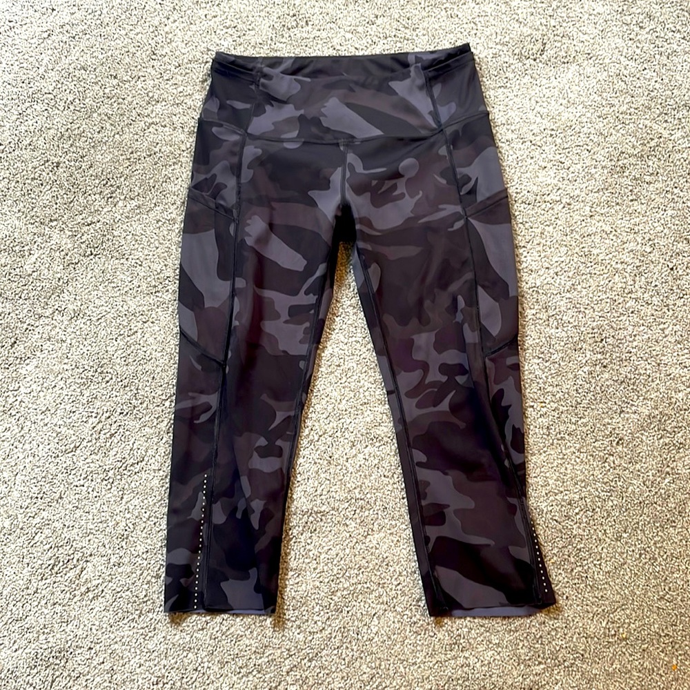 Lululemon cropped camo leggings